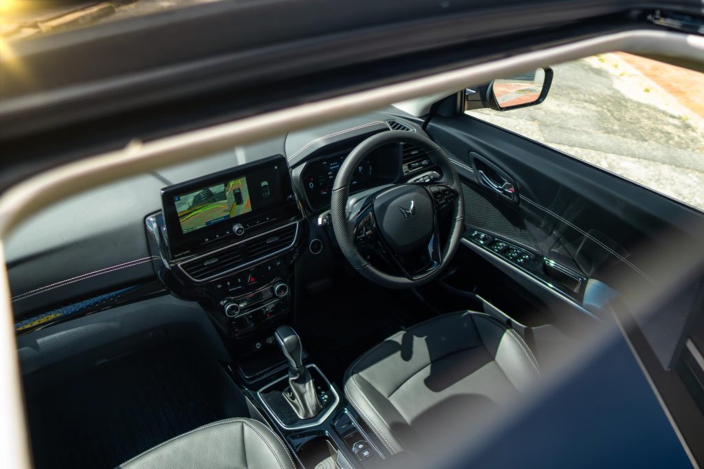 mahindra,xuv 3x0,south africa,india