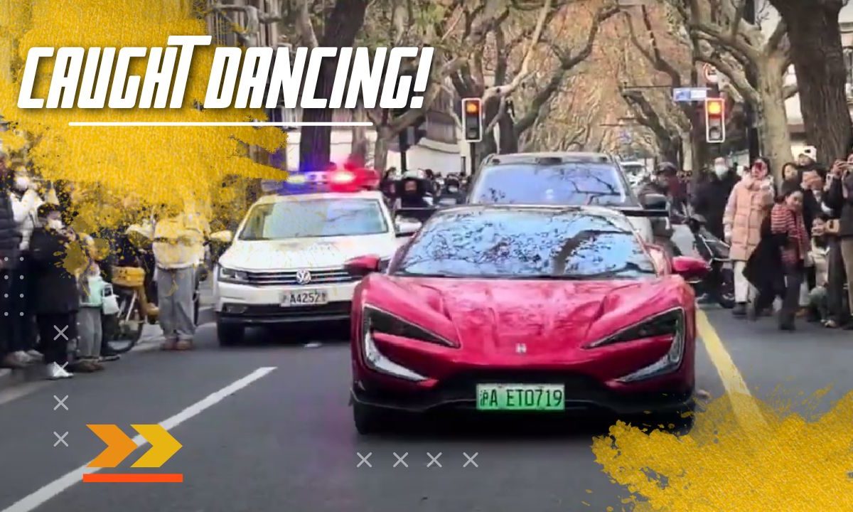 Police Stop Yangwang U9 Dancing in Chinese Streets