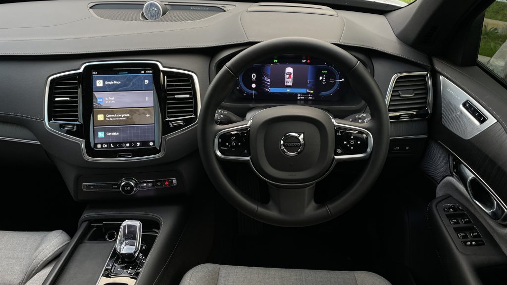 2025 Volvo XC90 T8 Recharge Ultra Dark AWD