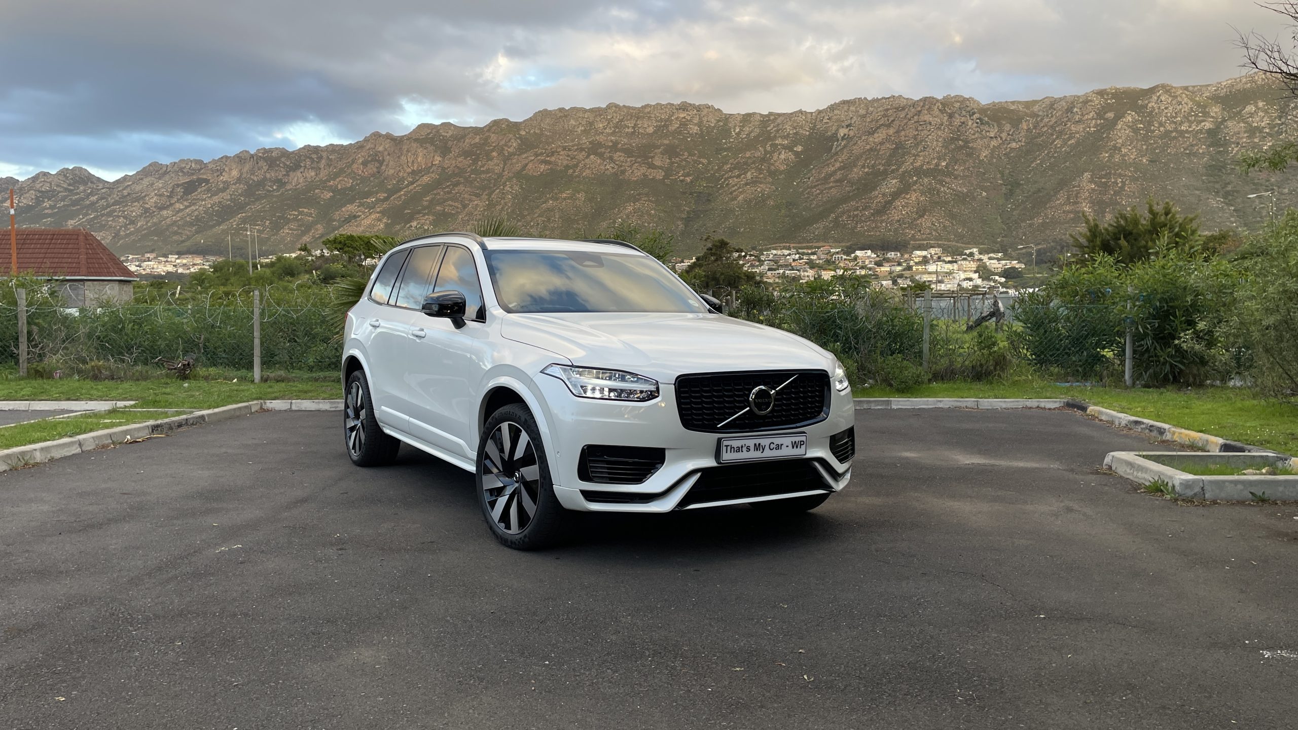  REVIEW | Volvo XC90 T8 Ultra Dark PHEV SA’s Swanky Swede