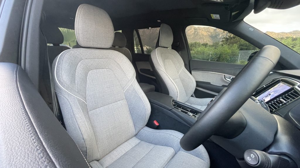 2025 Volvo XC90 T8 Recharge Ultra Dark AWD