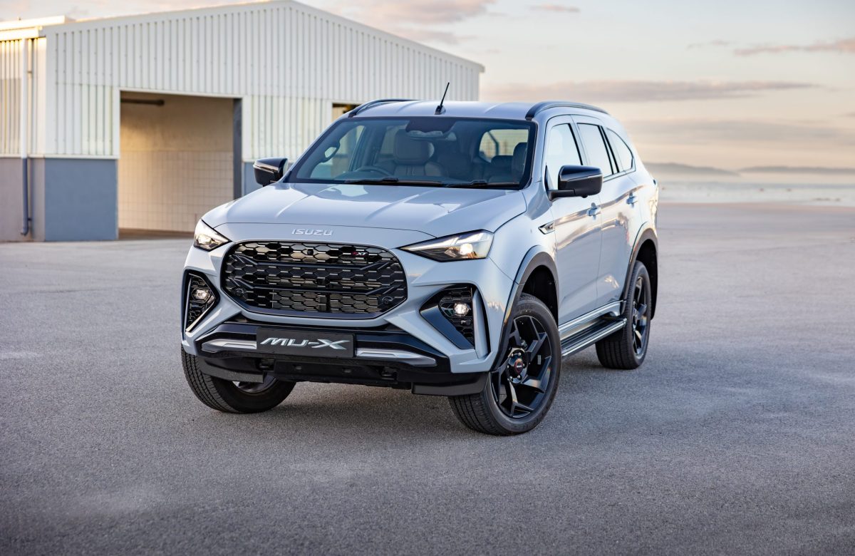 Isuzu mu-X Onyx XT Targets Best-Selling Fortuner GR-S In 2026
